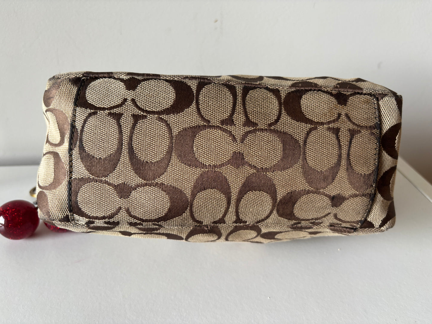 Brown coach baggutte shoulder bag