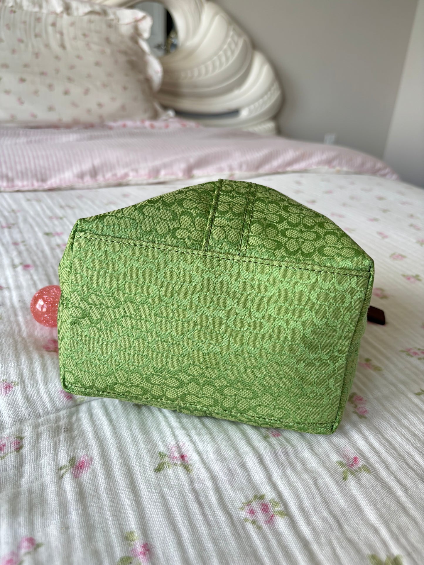 Rare green coach baggutte hand bag