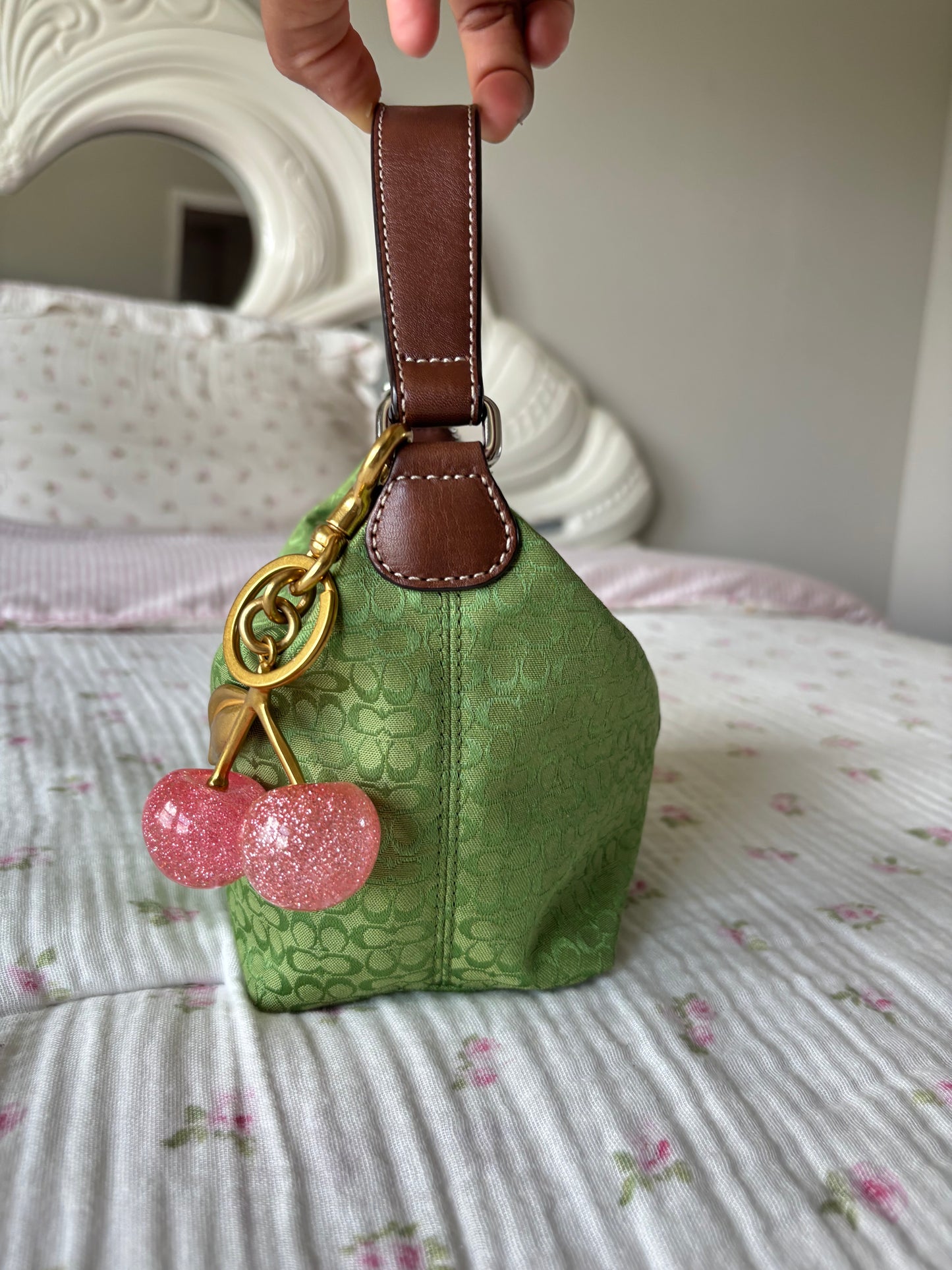 Rare green coach baggutte hand bag