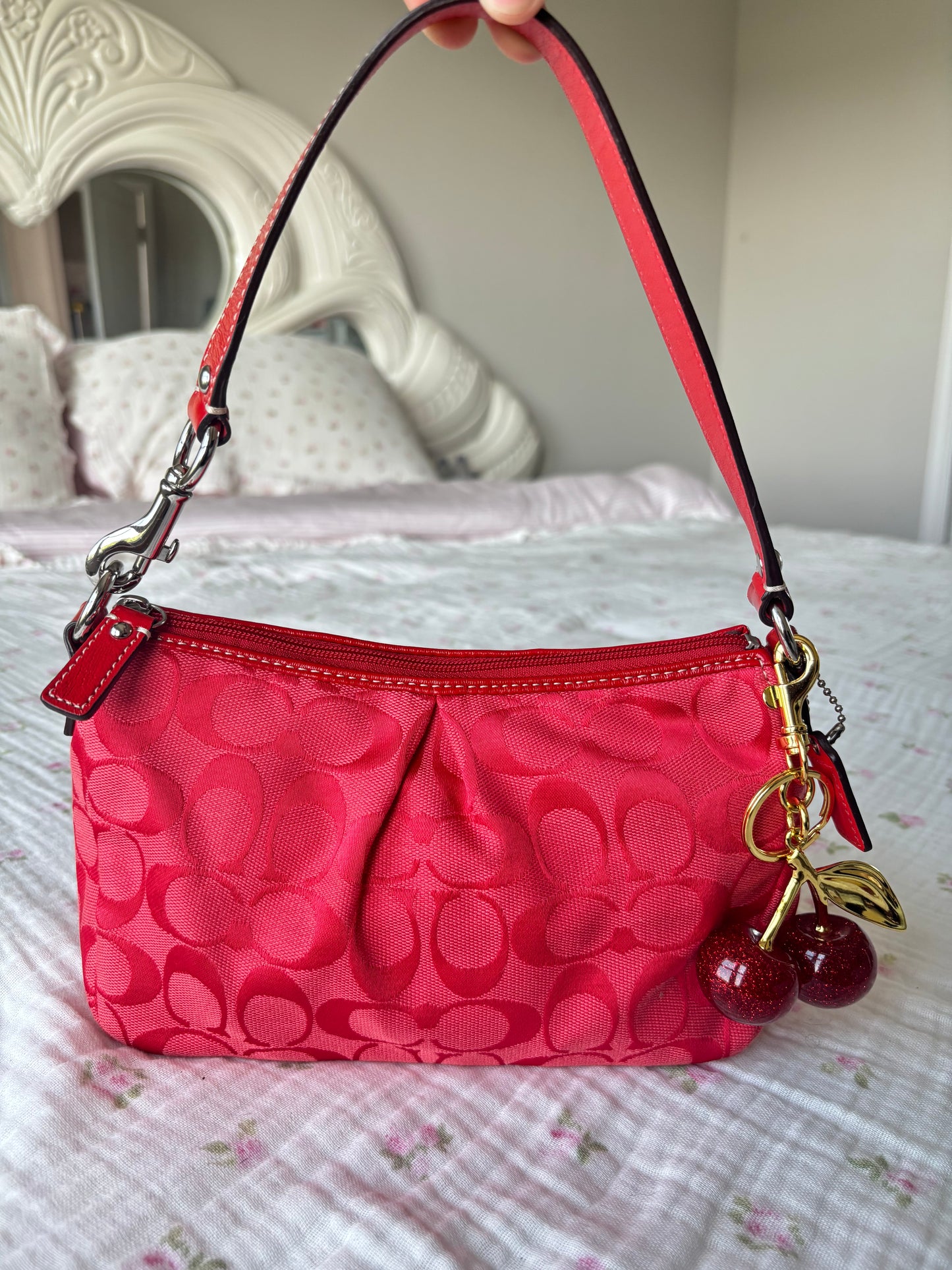 Rare coach baggutte shoulder bag