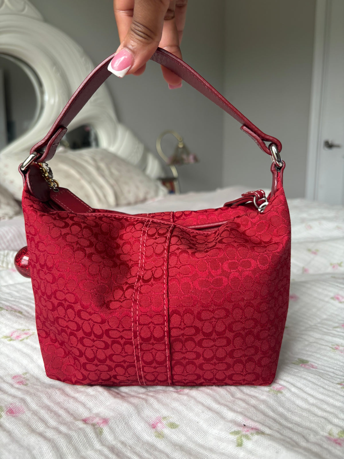 Red mini coach baggutte