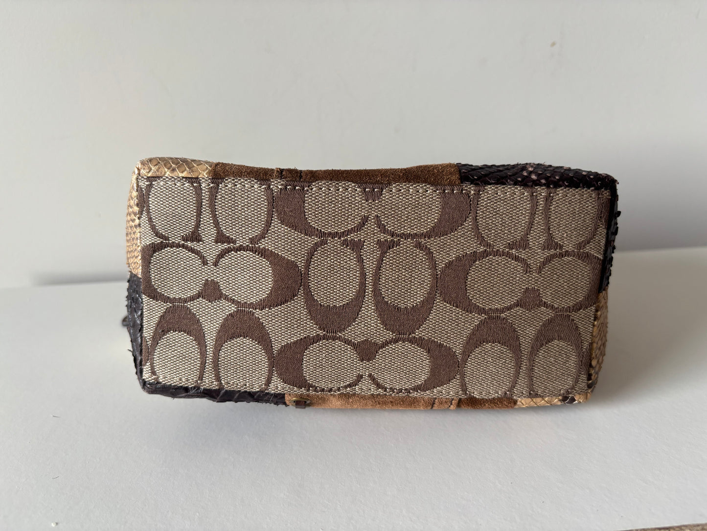 Patchwork baggutte vintage coach bag
