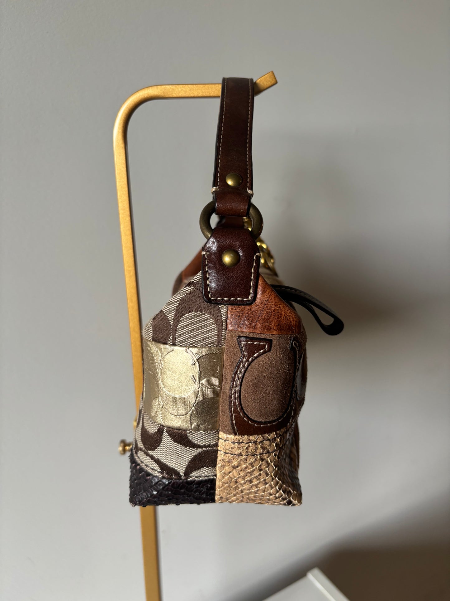 Patchwork baggutte vintage coach bag