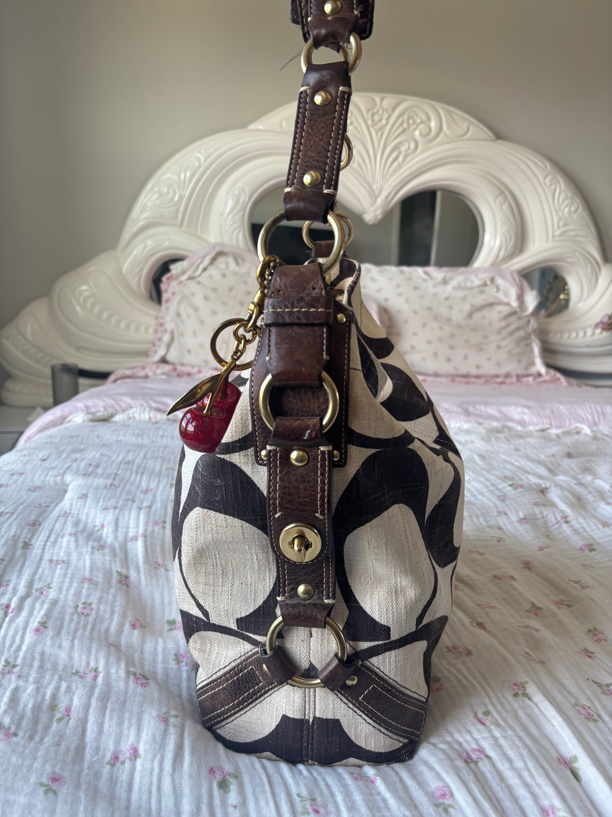Rare cream & brown coach large Carly