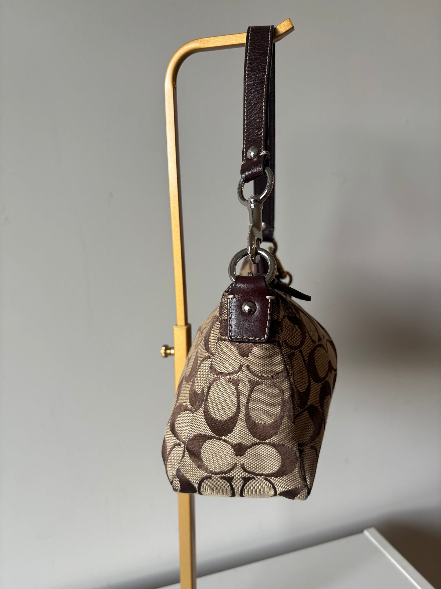 Brown coach baggutte shoulder bag