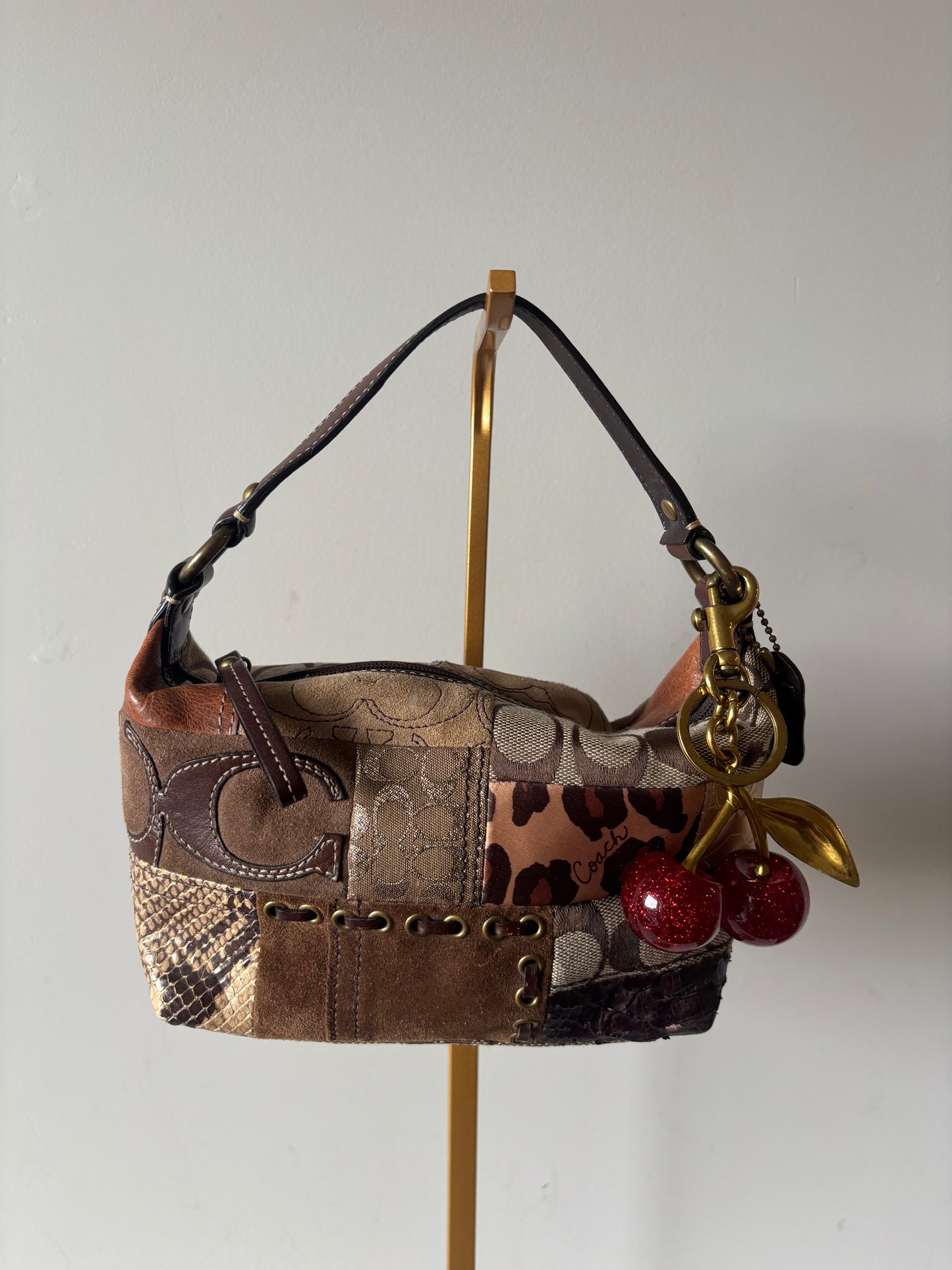 Patchwork baggutte vintage coach bag