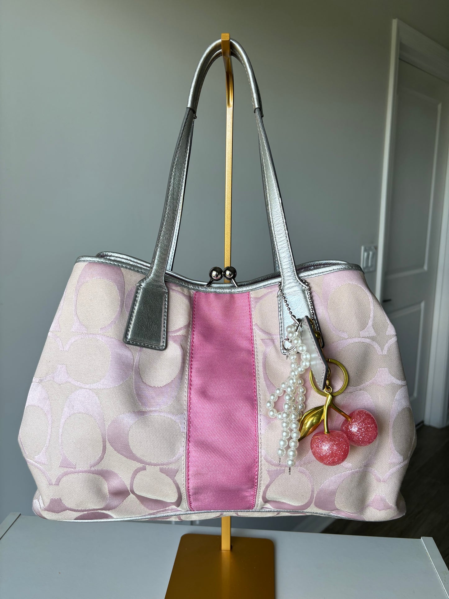 Baby pink mongram vintage coach tote bag