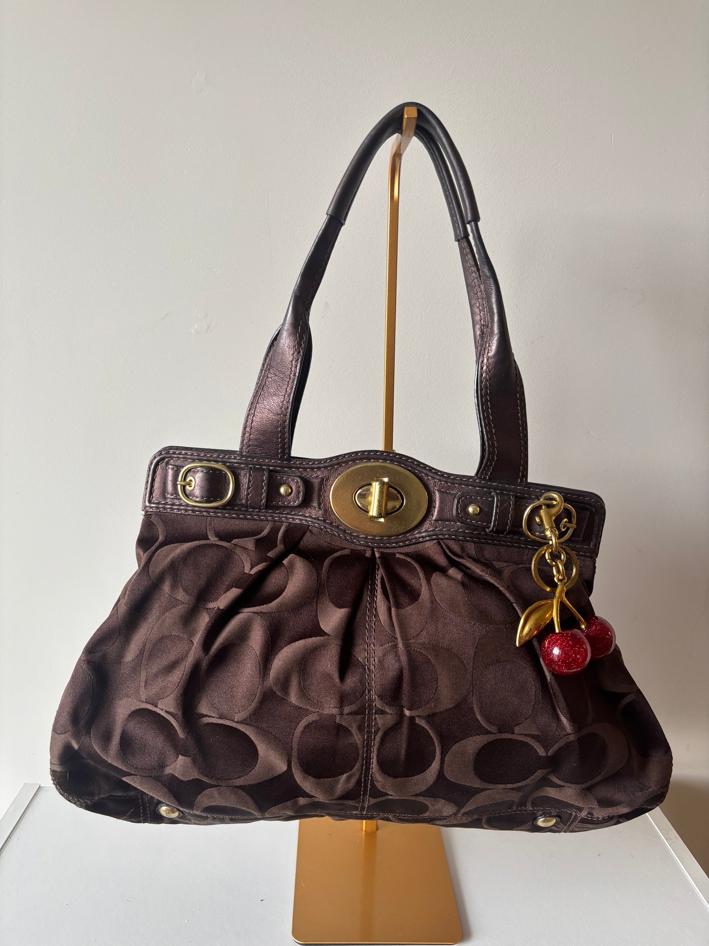 Rare choclate brown vintage coach garnet tote bag