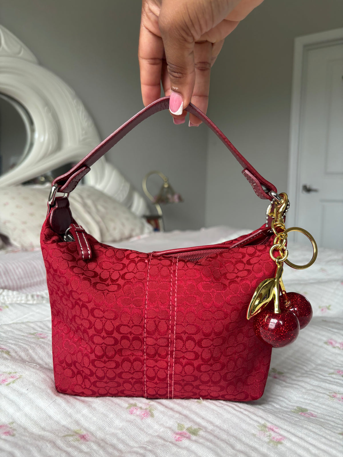 Red mini coach baggutte