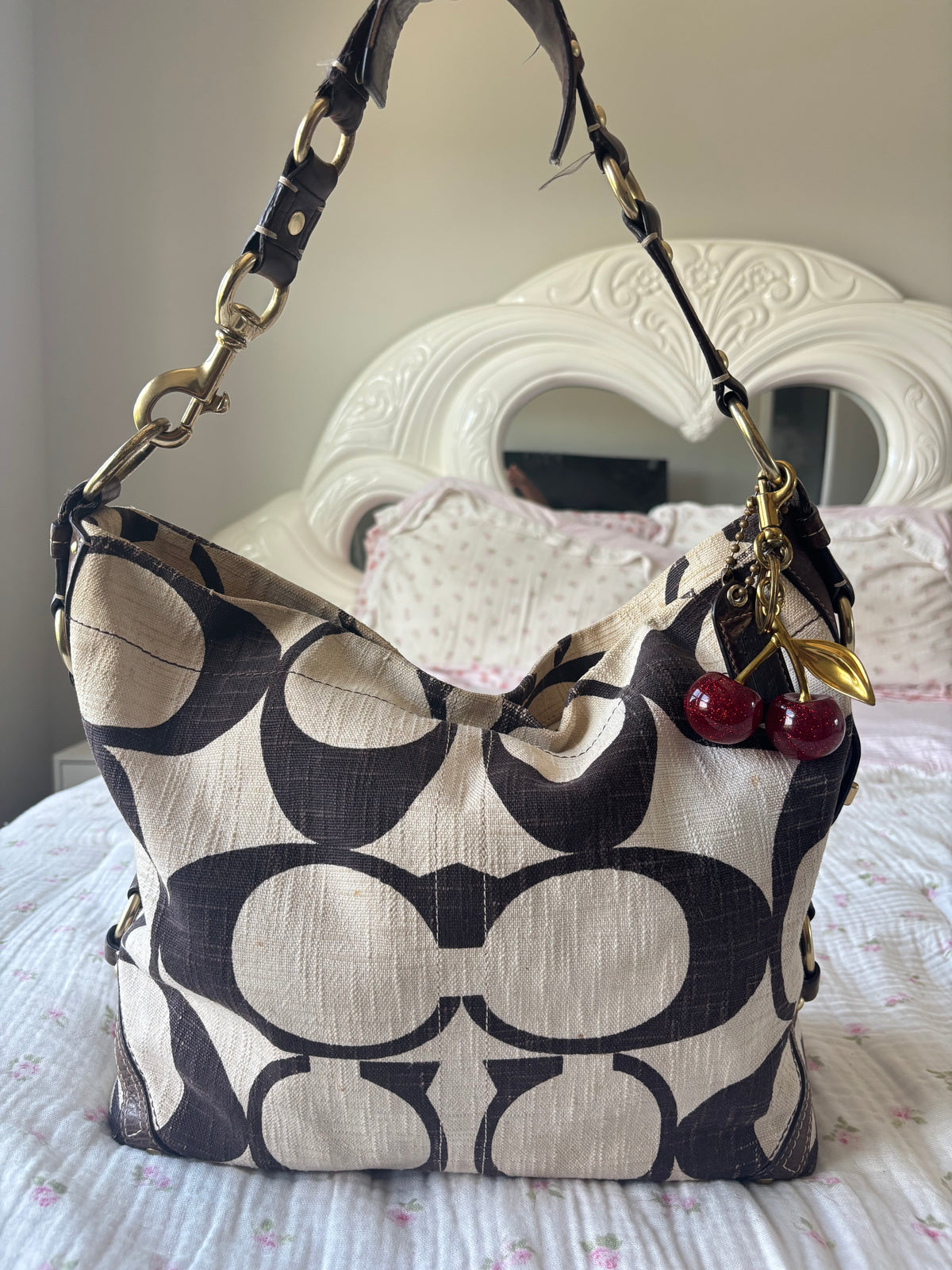 Rare cream & brown coach large Carly