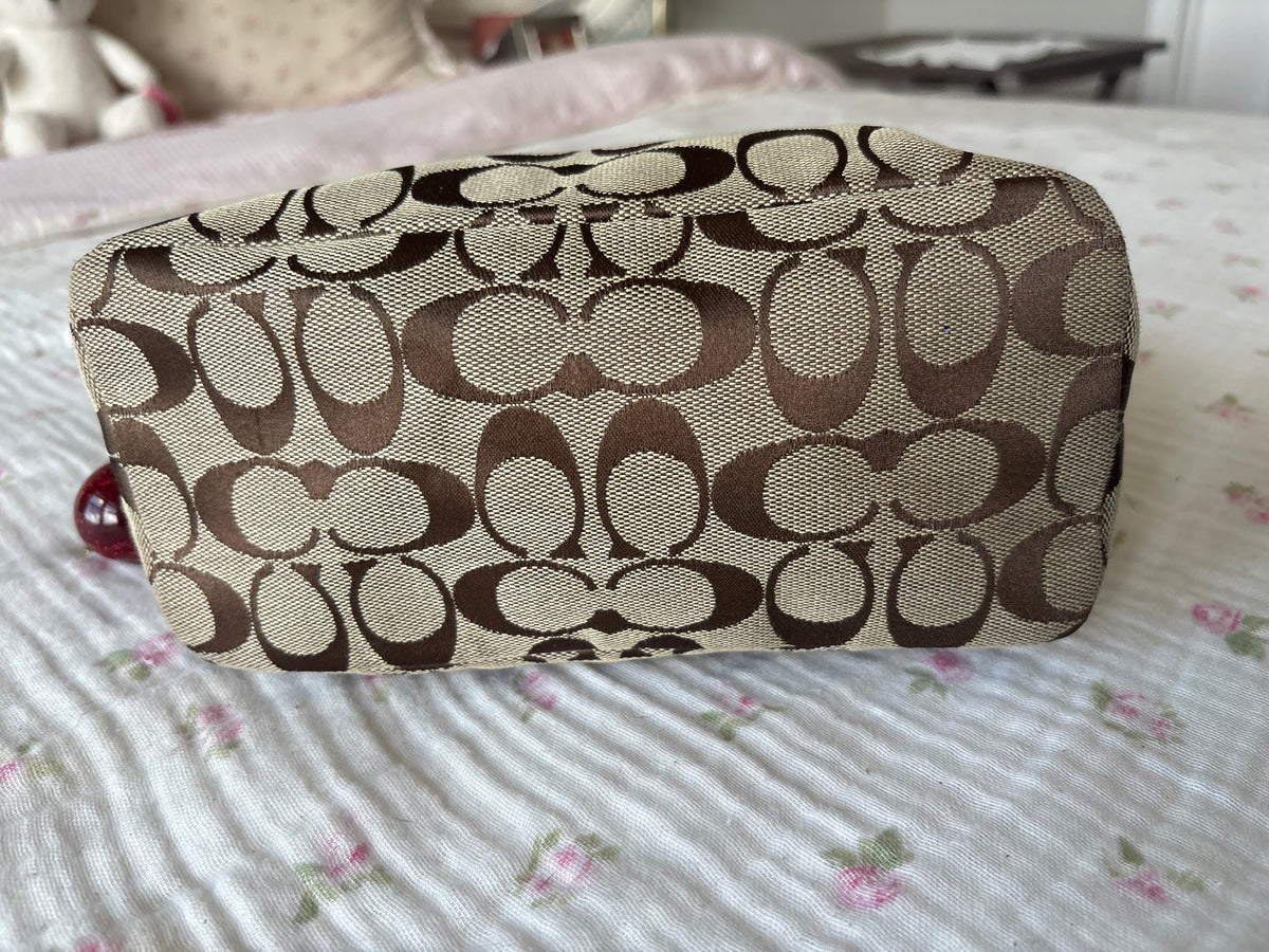 Brown baggutte coach shoulder bag