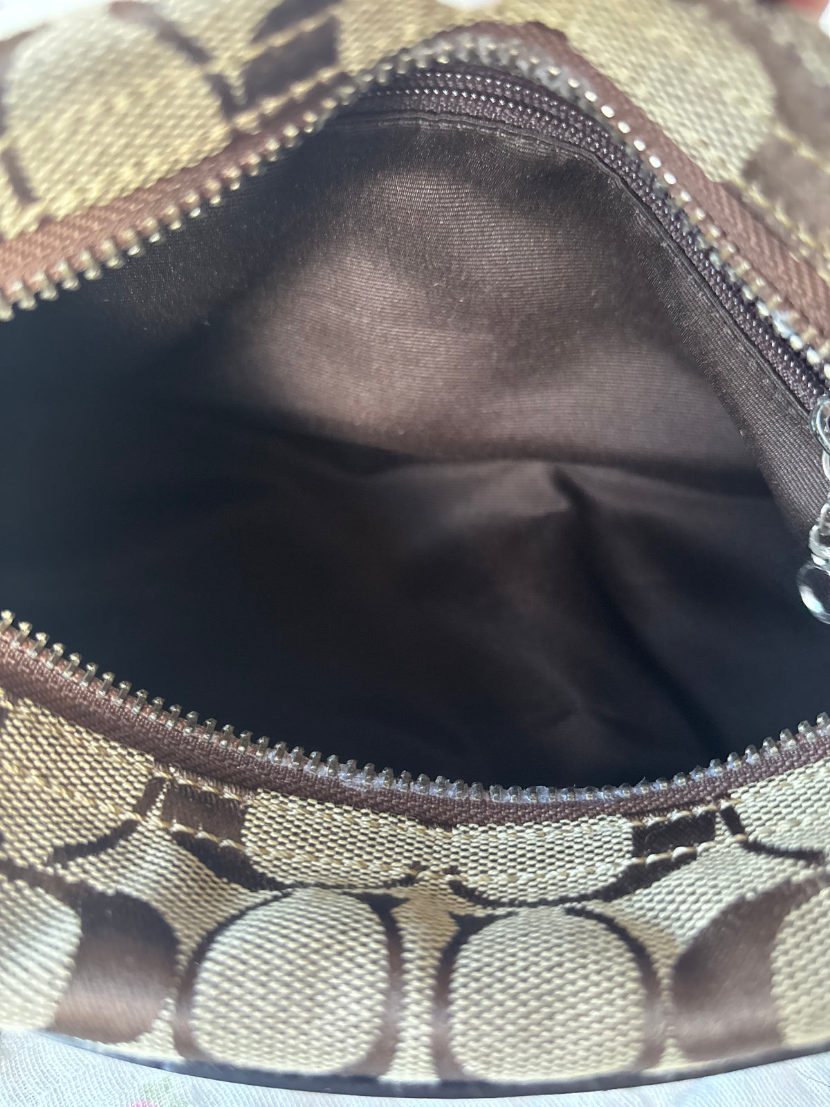 Brown baggutte coach shoulder bag